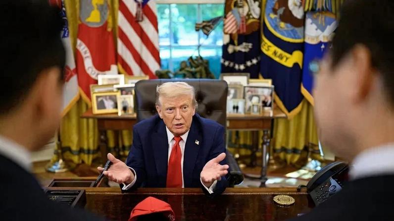 Donald Trump critica a reaproximação entre Rússia, Índia e China, alertando para o fortalecimento de laços geopolíticos/ Foto: Daniel Torok – Fonte: FOTOS PÚBLICAS