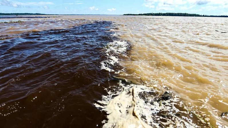 Lancha naufraga no Amazonas com dois mortos e sete desaparecidos.