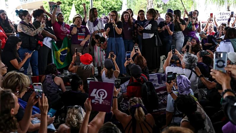 Primeira-dama e ministras durante ato em Brasília (Foto: Marcelo Camargo/Agência Brasil)