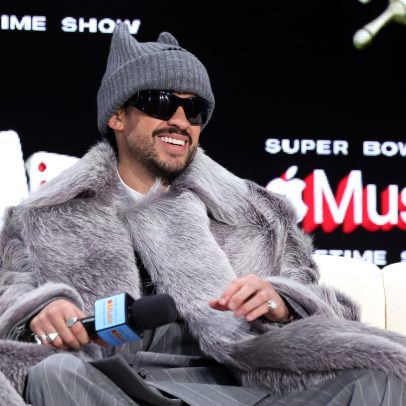 Bad Bunny emocionado durante coletiva do show do intervalo do Super Bowl