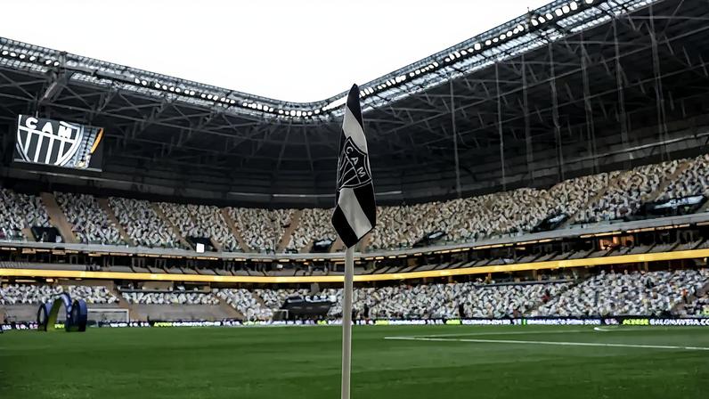 Bandeirinha de escanteio na arena MRV (Foto: Daniela Veiga / Atlético)