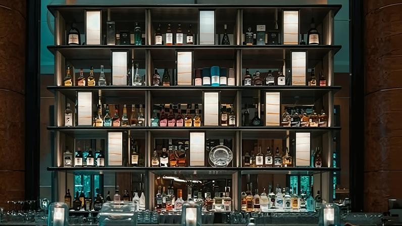 Bar de hotel é ponto de encontro, território neutro, elegante e confortável para apreciar drinques