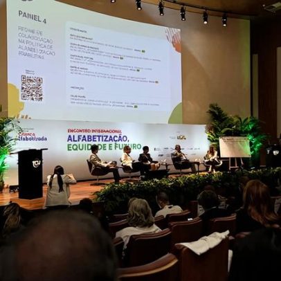 Debate sobre política e direito à alfabetização ocorre em encontro