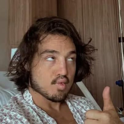 Tiago Iorc relata problema de coluna e sequelas após crise de saúde