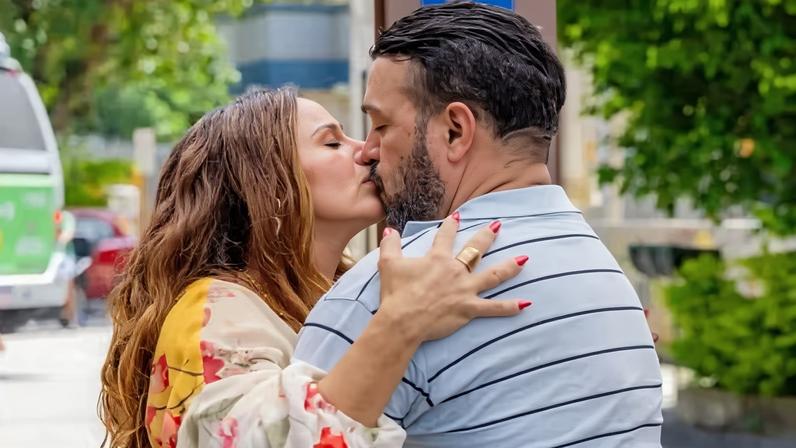 Viviane Araujo como Consuelo e Belo como Misael em 'Três Graças' — Foto: Divulgação/Globo