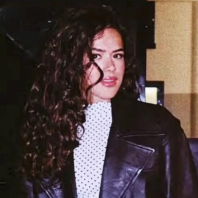 Maisa aposta em look ousado durante passeio com amigos na Itália