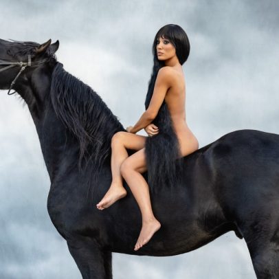 Bianca Censori estrela ensaio revelador na Vanity Fair