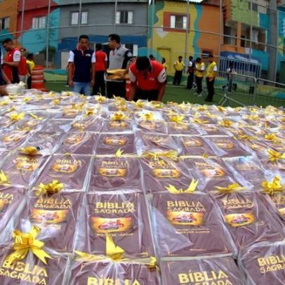 Projeto entrega mais de 285 mil Bíblias gratuitas