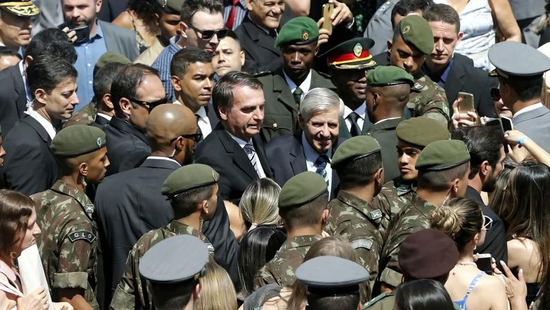 Bolsonaro em formatura e diplomação de militares, no Rio de Janeiro.