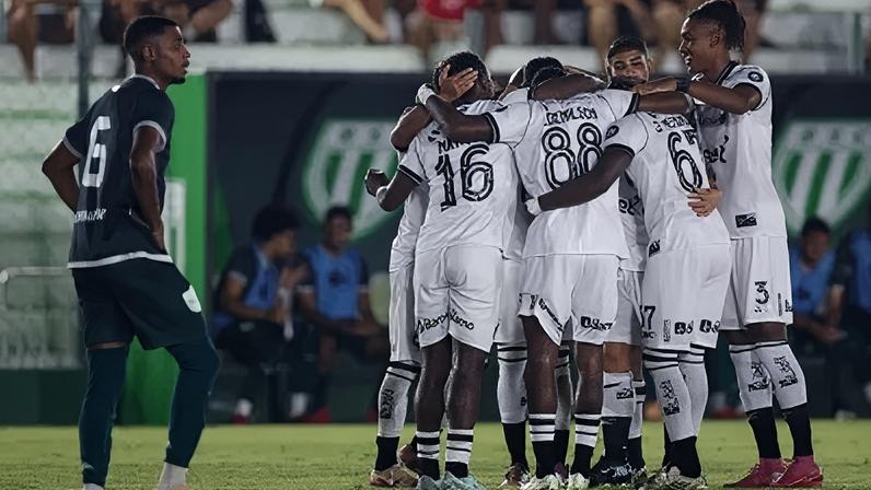 Time do Botafogo comemora gol sobre o Boavista pela semifinal da Taça Rio