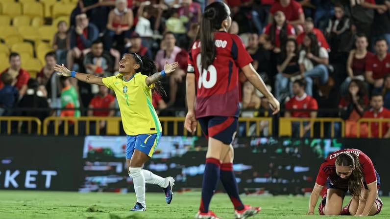 Tainá Maranhão comemora seu primeiro gol pela seleção brasileira, no amistoso contra a Costa Rica — Foto: Lívia Villas Boas/CBF