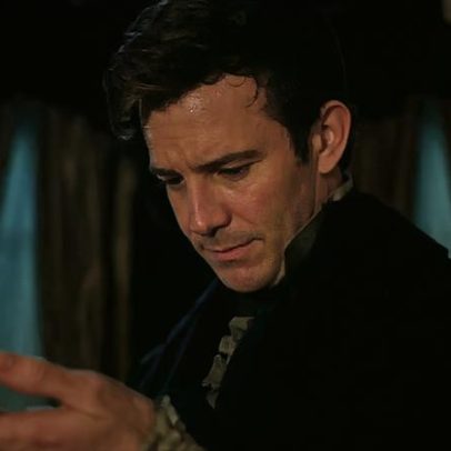 Luke Thompson comenta mudança no livro de Bridgerton