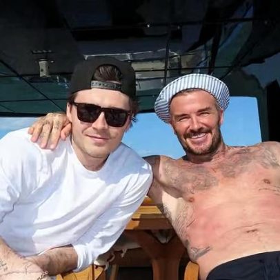 Brooklyn Beckham cobre tatuagem em homenagem ao pai David Beckham