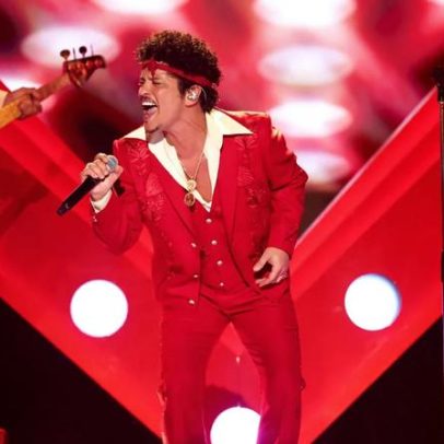 Bruno Mars traz vibração de Philly ao Grammys 2026 com 'I Just Might'