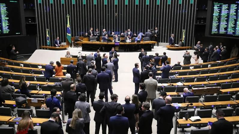 Sessão da Câmara que aprovou projetos de um acordão com o governo. (Foto: Kayo Magalhães/Câmara dos Deputados)