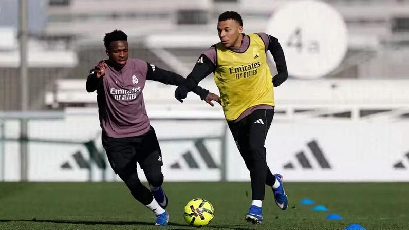 Vinicius Junior e Mbappé em treino do Real Madrid — Foto: Pedro Castillo / Real Madrid