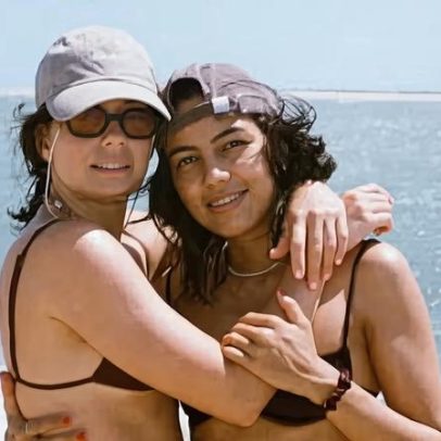 Bruna Linzmeyer mostra cliques raros com a namorada no réveillon