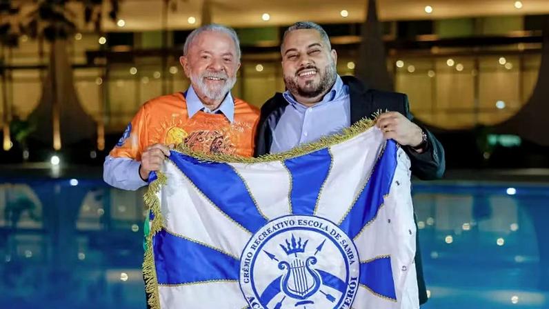 Lula e presidente da Acadêmicos de Niterói no Alvorada — Foto: Ricardo Stuckert/PR