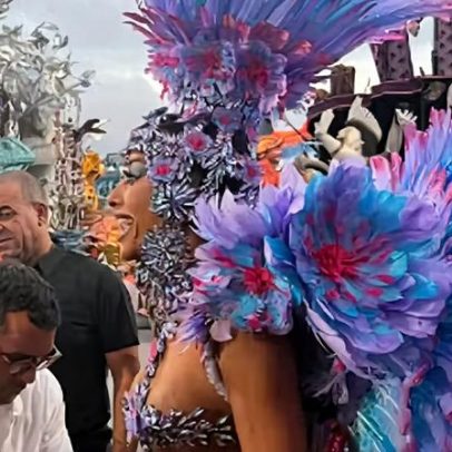 Sabrina Sato perde desfile da Gaviões e se emociona.