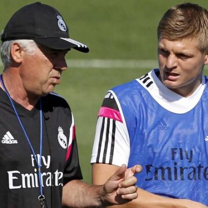 Kroos provoca Ancelotti ao relembrar substituição: 'É o melhor, mas a troca foi um erro'