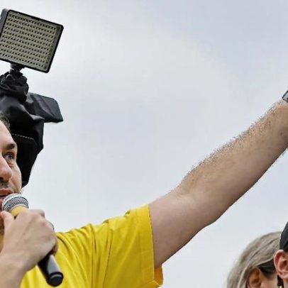 Justiça reabre investigação contra Carlos Bolsonaro por suposta rachadinha