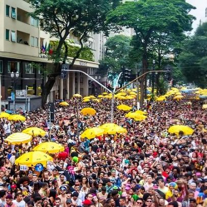 Ministério Público de São Paulo investiga superlotação em blocos de rua