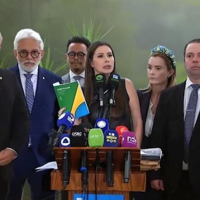 Carol De Toni pede impeachment de 16 ministros de Lula