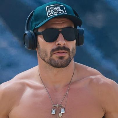 Cauã Reymond faz corrida na praia do Rio