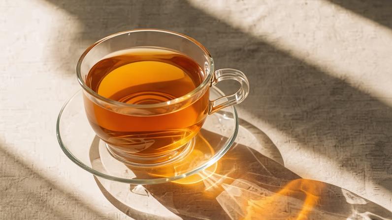 Chá de espinheira-santa com hortelã, camomila e erva-doce (Imagem: Natali Ximich | Shutterstock)