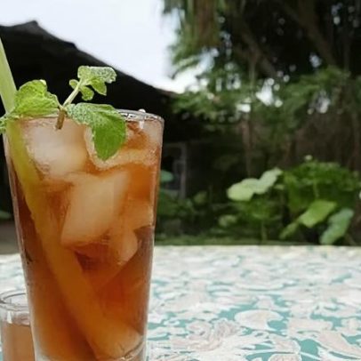 Chás com limão: 10 receitas para reduzir o inchaço e melhorar a digestão