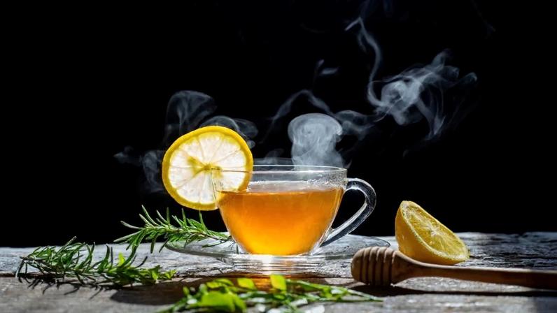 Benefícios do chá de alecrim: 6 receitas para melhorar a saúde