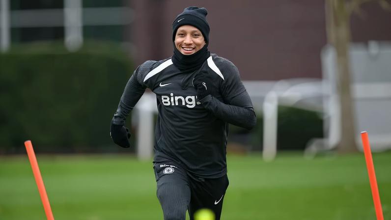 Chelsea de João Pedro enfrenta neste sábado o Burnley, pela Premier League — Foto: Divulgação / Chelsea FC