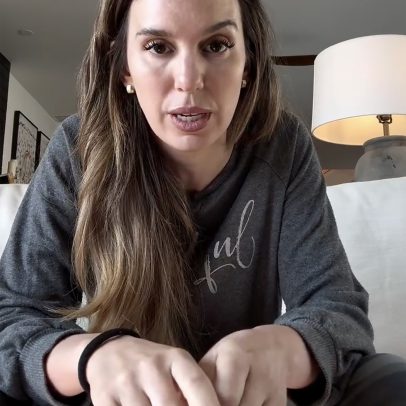 Christy Carlson Romano revela rastreamento de câncer positivo após tiroteio