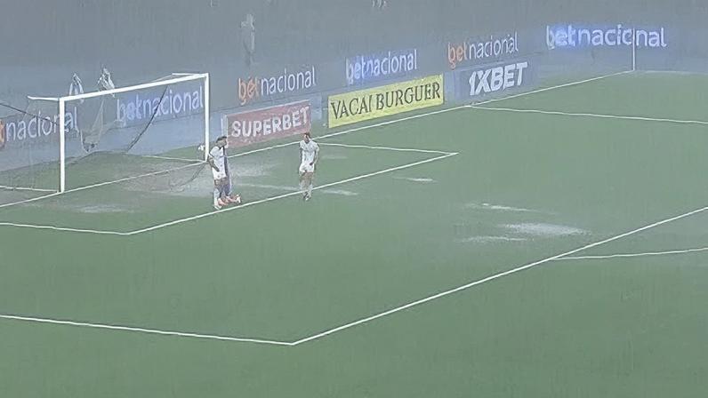 Botafogo x Fluminense foi paralisado devido à chuva