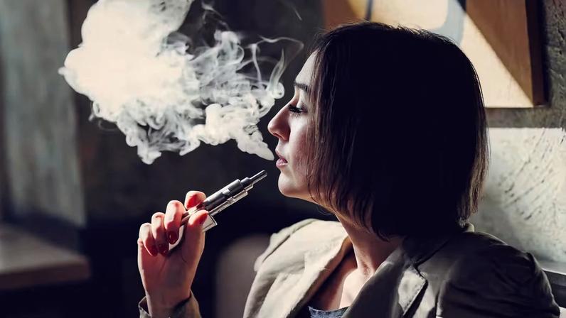 Entenda como o uso de cigarros eletrônicos pode afetar a fertilidade — Foto: prostooleh/Freepik