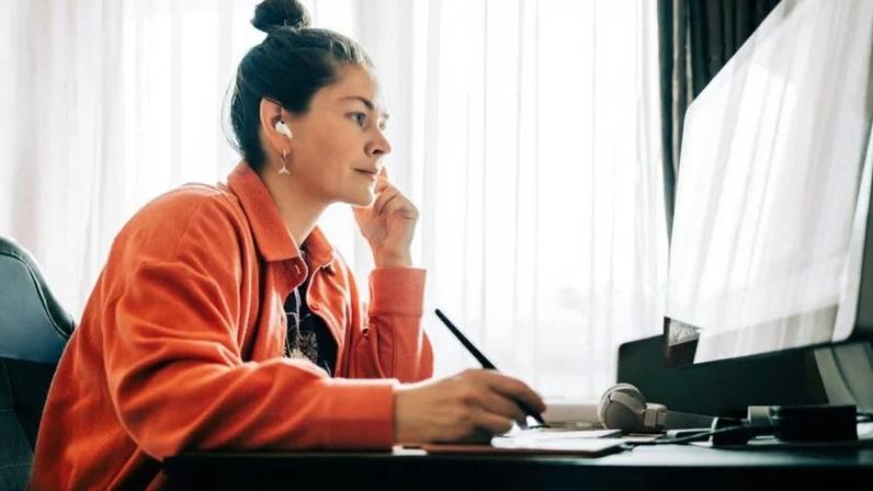 Durante o programa, participantes terão acesso a conteúdos práticos e ferramentas usadas no mercado de tecnologia e inteligência artificial