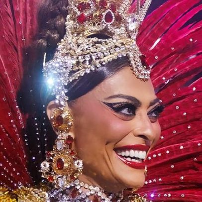 Juliana Paes usa tecnologia estética para manter pele aos 46