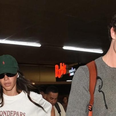 Bruna Marquezine e Shawn Mendes no Carnaval chamam atenção por chinelo Havaianas