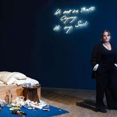 Tracey Emin afirma que comportamento racista divide o país