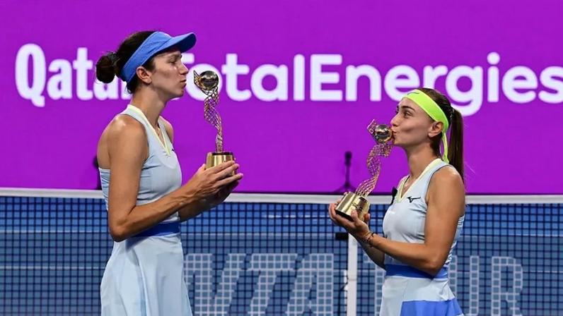 Anna Danilina e Aleksandra Krunic (Foto: Mohamed Ali Abdalla/Getty Images/WTA)
