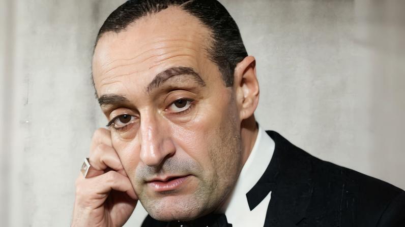 The face of Totó (real name Antonio De Curtis) is familiar to Neapolitans. The actor and comedian was the subject of a recent exhibition, *Totó and his Naples* at the city’s Palazzo Reale