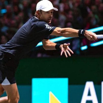 De Minaur volta ao 6º lugar; Sinner busca aproximação com Alcaraz