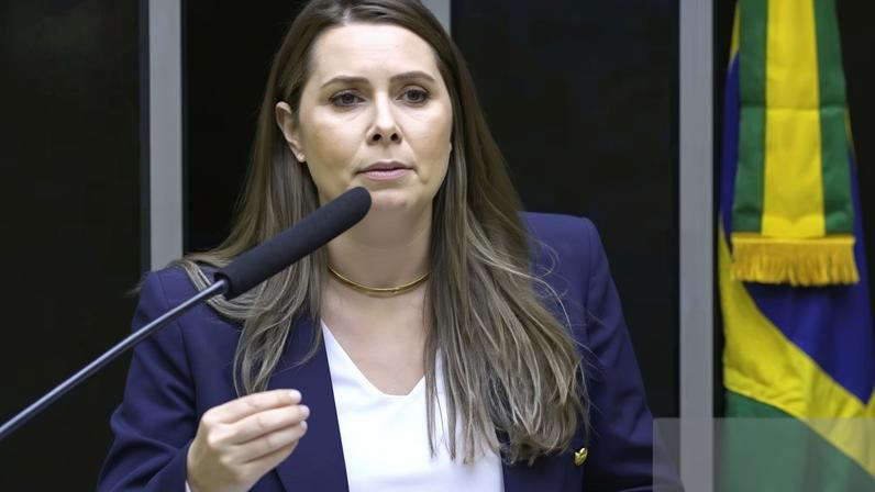 Carol de Toni foi comunicada na tarde de hoje que não vai concorrer ao Senado pelo PL