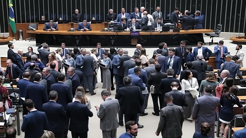 Líderes dos partidos na Câmara concordaram em votar a PEC da Segurança na próxima quarta-feira