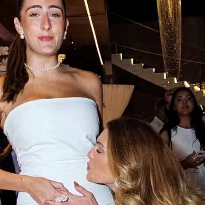 Elaine Mickely se emociona ao beijar barriga da filha grávida