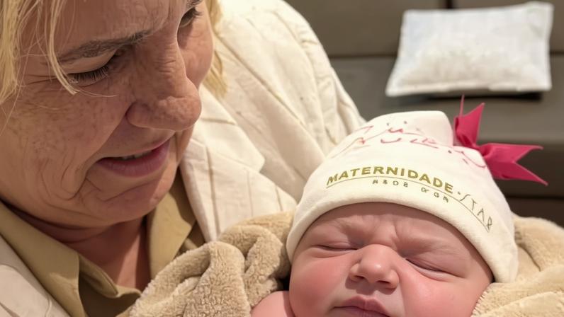 Mãe de Rafa Kalimann com a neta, Zuza — Foto: Reprodução/Instagram