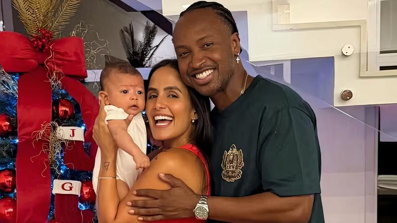 Carol Peixinho, Thiaguinho e o filho, Bento — Foto: Reprodução/Instagram