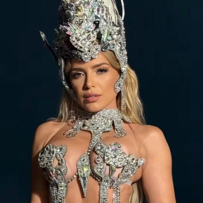 Erika Schneider usa look com 10 mil cristais em ensaio de Carnaval