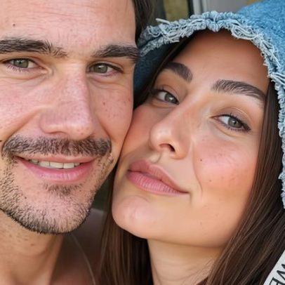 Nicolas Prattes e Sabrina Sato celebram 2 anos com rosas e carta