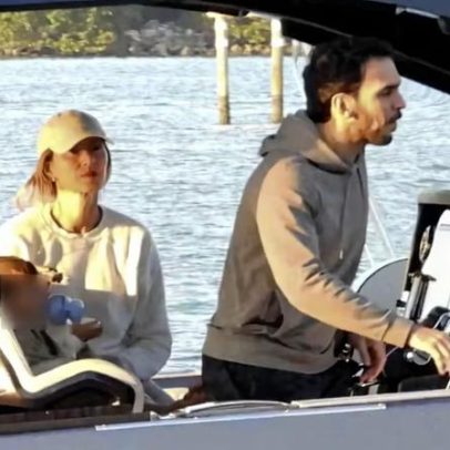 Gisele Bündchen passeia de barco com Joaquim Valente e filho